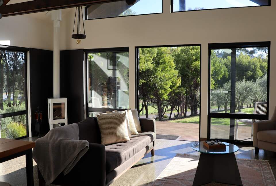 Hillside Retreat Among a Premier Tasmanian Olive Grove - Kellevie, Australia