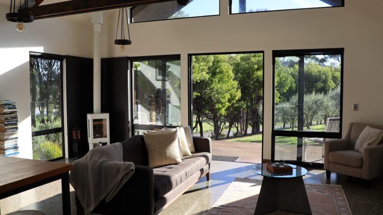 Hillside Retreat Among a Premier Tasmanian Olive Grove - Kellevie, Australia