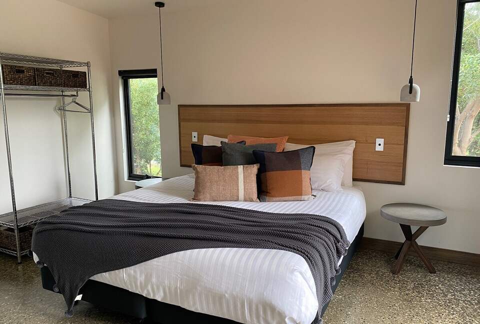 Hillside Retreat Among a Premier Tasmanian Olive Grove - Kellevie, Australia