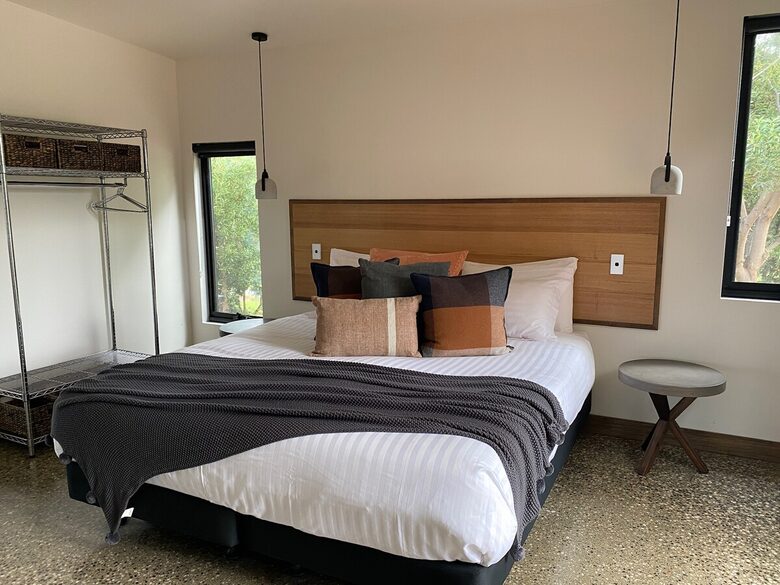 Hillside Retreat Among a Premier Tasmanian Olive Grove - Kellevie, Australia