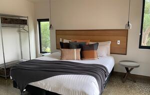 Hillside Retreat Among a Premier Tasmanian Olive Grove - Kellevie, Australia