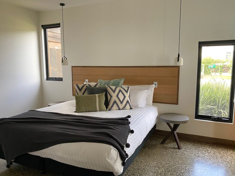 Hillside Retreat Among a Premier Tasmanian Olive Grove - Kellevie, Australia