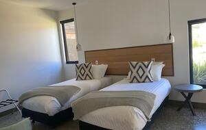 Hillside Retreat Among a Premier Tasmanian Olive Grove - Kellevie, Australia