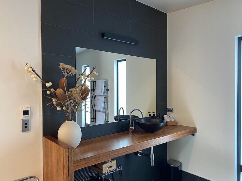 Hillside Retreat Among a Premier Tasmanian Olive Grove - Kellevie, Australia