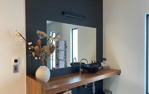 Hillside Retreat Among a Premier Tasmanian Olive Grove - Kellevie, Australia