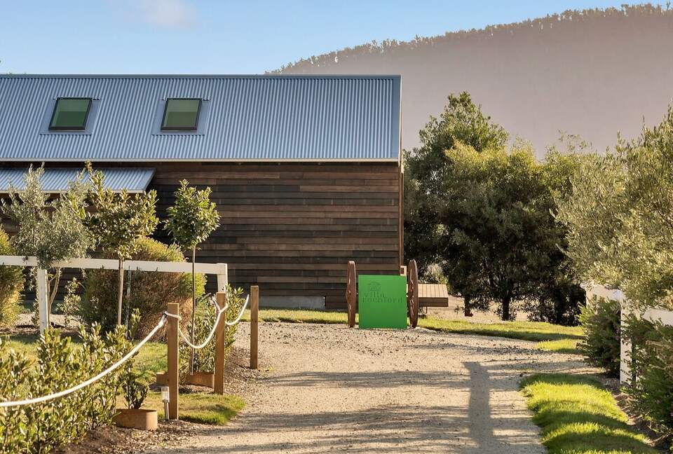 Hillside Retreat Among a Premier Tasmanian Olive Grove - Kellevie, Australia