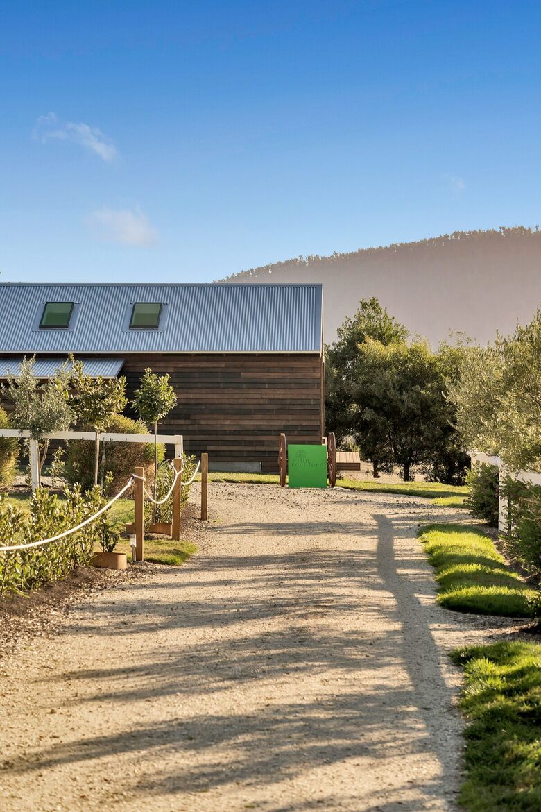 Hillside Retreat Among a Premier Tasmanian Olive Grove - Kellevie, Australia