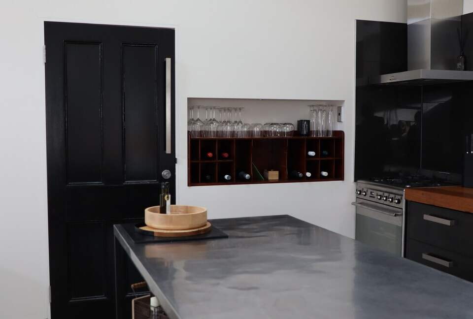 Hillside Retreat Among a Premier Tasmanian Olive Grove - Kellevie, Australia