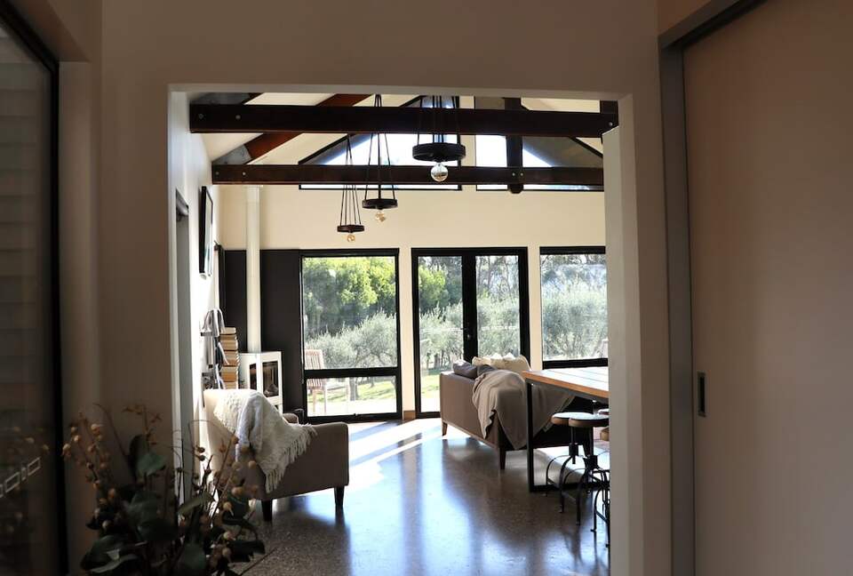 Hillside Retreat Among a Premier Tasmanian Olive Grove - Kellevie, Australia