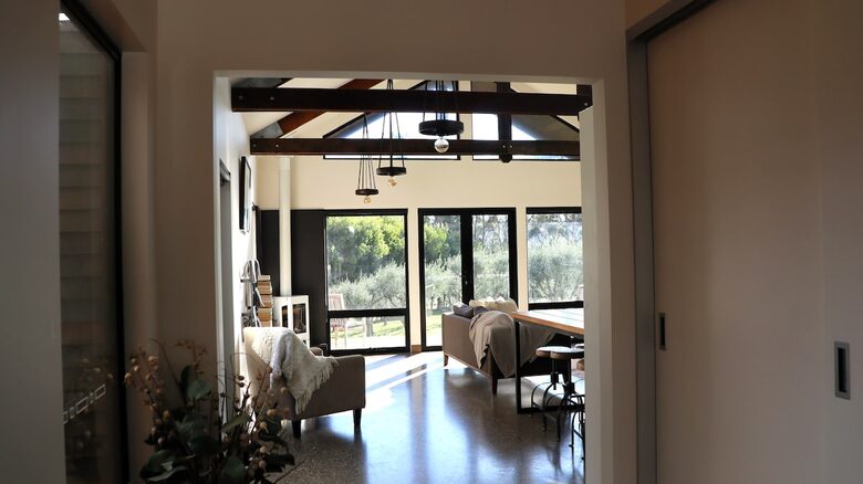 Hillside Retreat Among a Premier Tasmanian Olive Grove - Kellevie, Australia