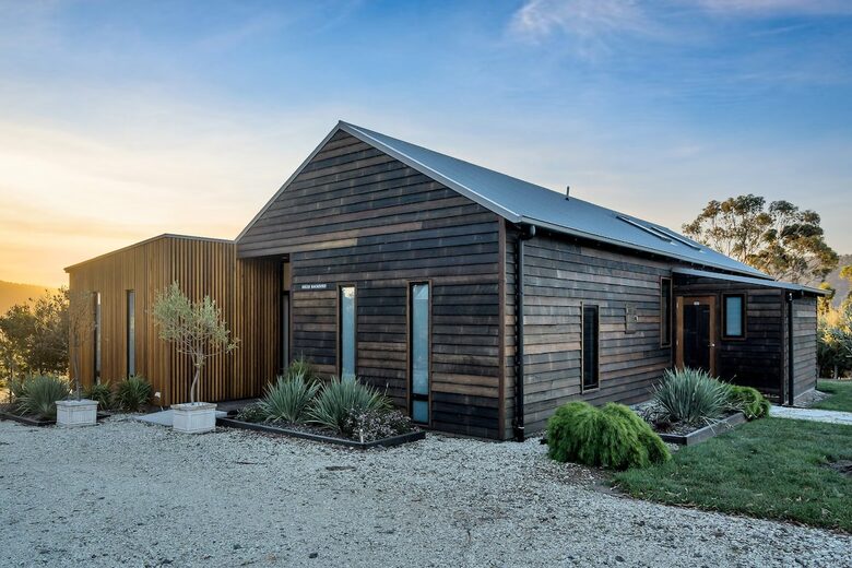 Hillside Retreat Among a Premier Tasmanian Olive Grove - Kellevie, Australia