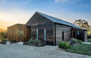 Hillside Retreat Among a Premier Tasmanian Olive Grove - Kellevie, Australia