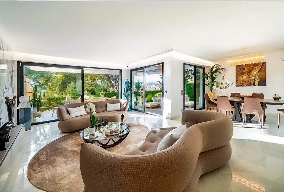 Sophisticated Two-Bedroom Haven in Le Cannet - Le Cannet, France