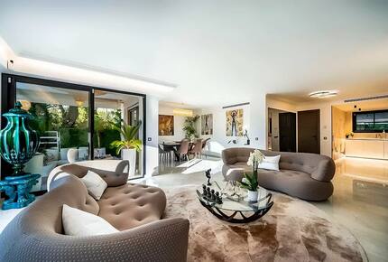Sophisticated Two-Bedroom Haven in Le Cannet - Le Cannet, France