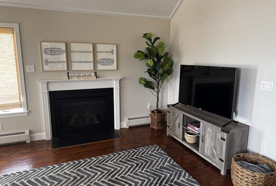 Main Living Room with Gas Fireplace