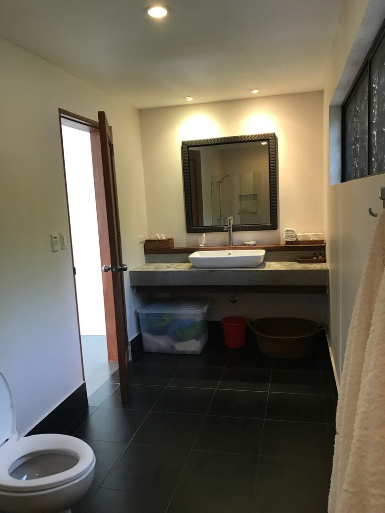 Coastal Comfort with Panoramic Views - Cebu, Philippines