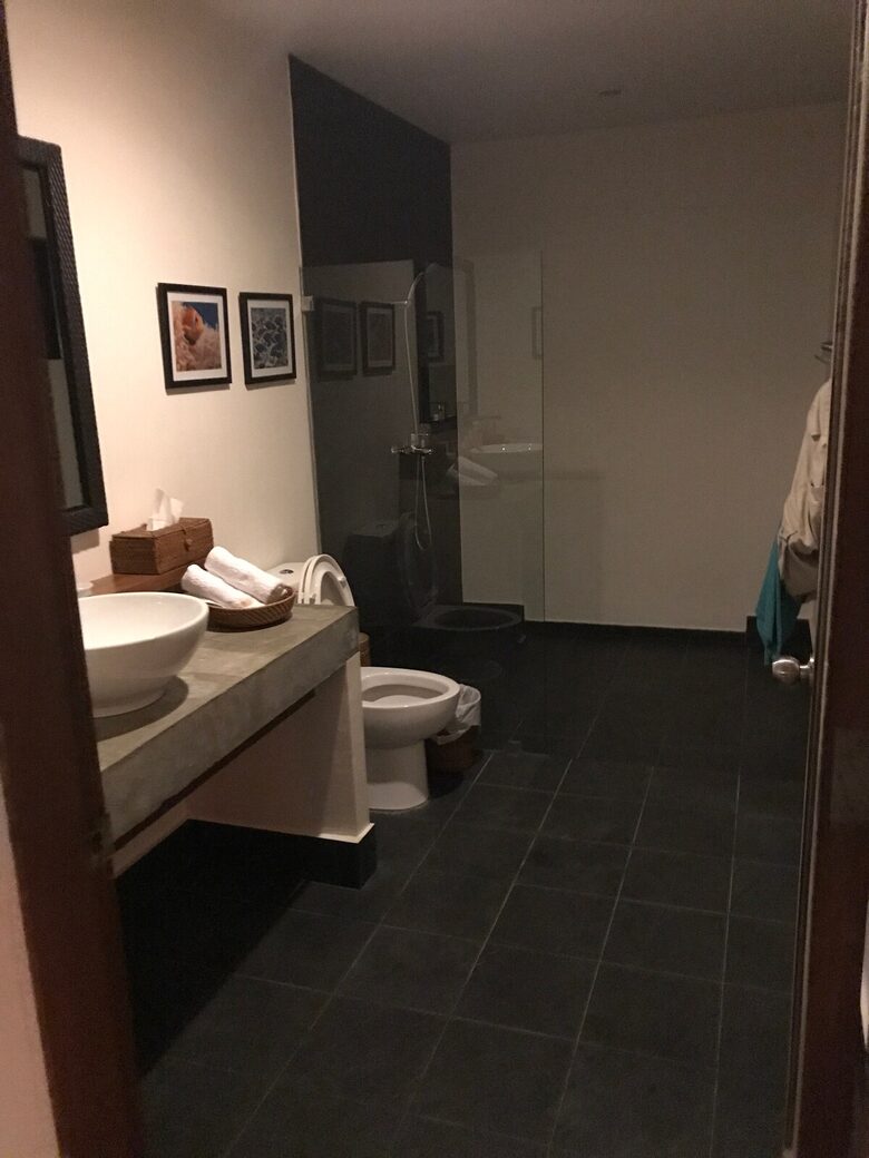 Coastal Comfort with Panoramic Views - Cebu, Philippines