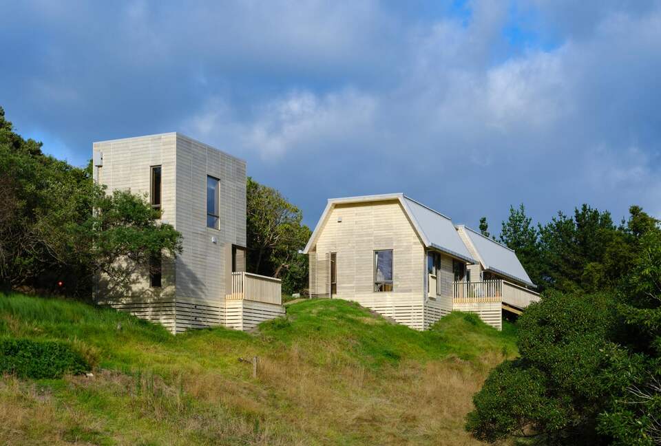 A Bohemian Barn Retreat in Coastal Kapiti - Te Horo, New Zealand