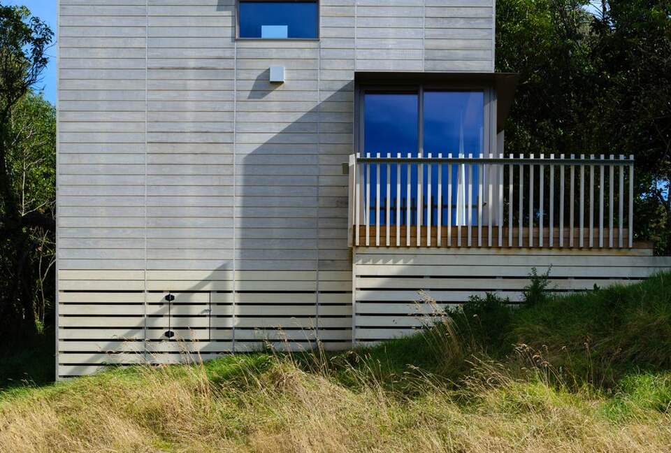 A Bohemian Barn Retreat in Coastal Kapiti - Te Horo, New Zealand