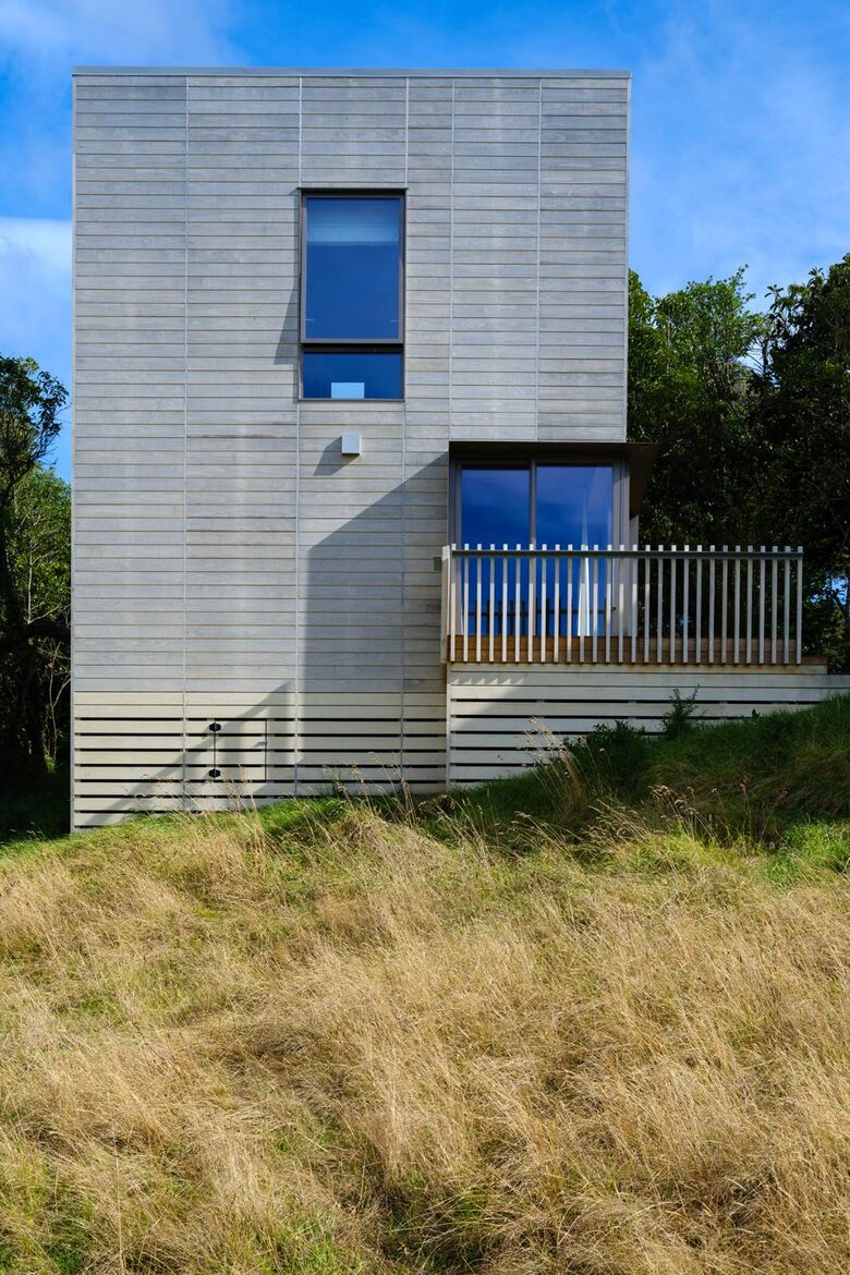A Bohemian Barn Retreat in Coastal Kapiti - Te Horo, New Zealand