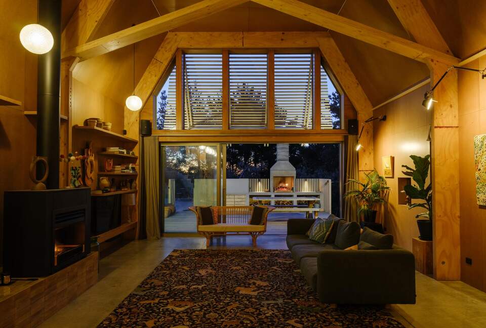 A Bohemian Barn Retreat in Coastal Kapiti - Te Horo, New Zealand