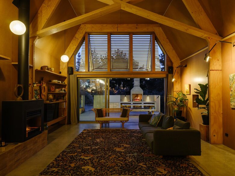 A Bohemian Barn Retreat in Coastal Kapiti - Te Horo, New Zealand