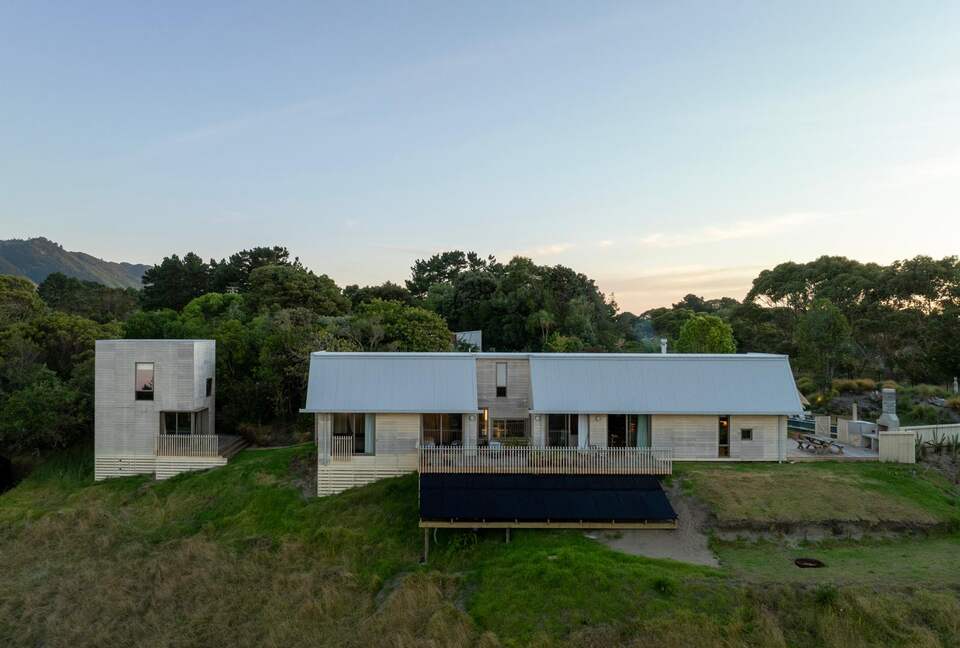 A Bohemian Barn Retreat in Coastal Kapiti - Te Horo, New Zealand