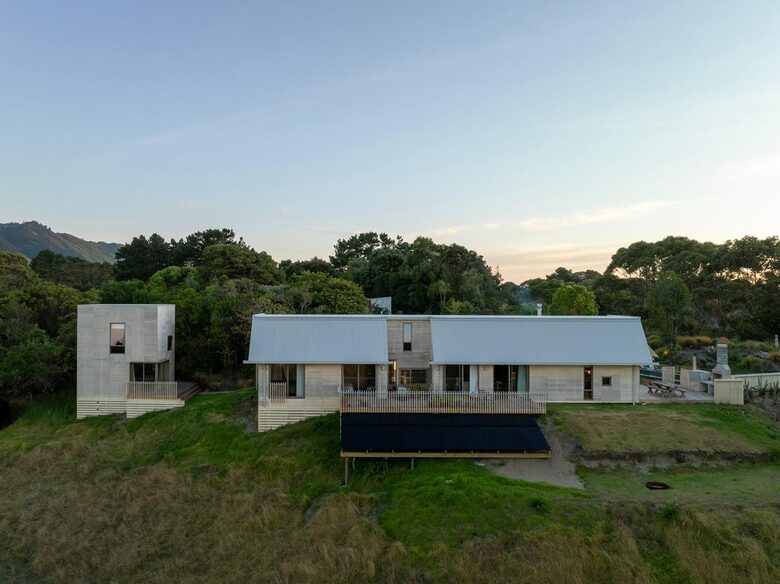 A Bohemian Barn Retreat in Coastal Kapiti - Te Horo, New Zealand