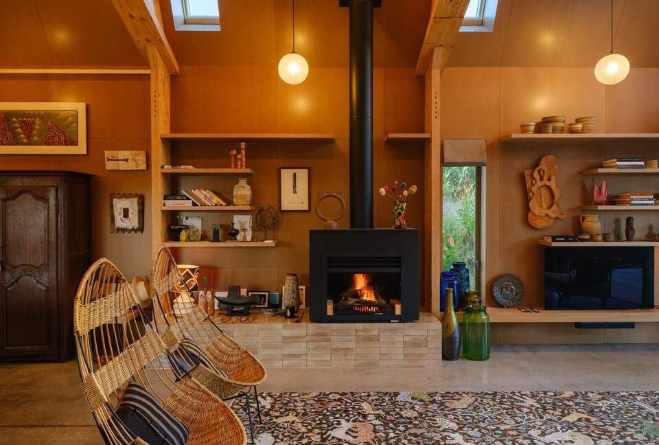 A Bohemian Barn Retreat in Coastal Kapiti - Te Horo, New Zealand