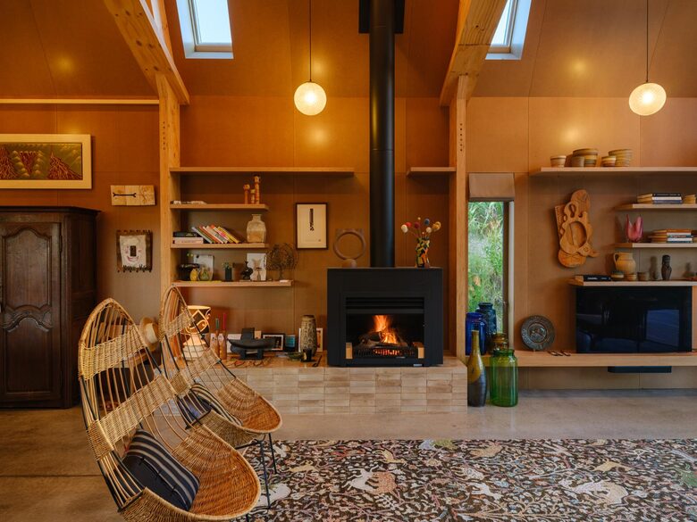 A Bohemian Barn Retreat in Coastal Kapiti - Te Horo, New Zealand