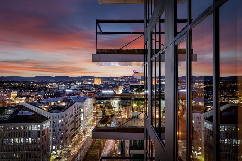 Sophisticated Waterfront Residence with Panoramic Fjord Views - Oslo, Norway