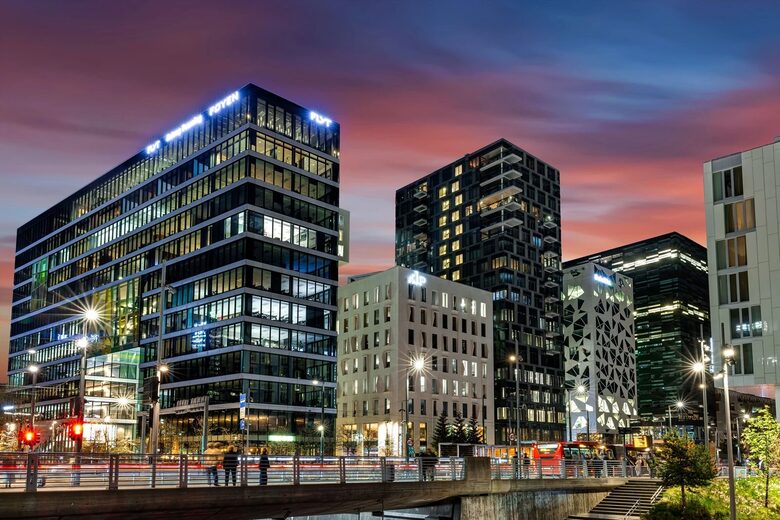 Sophisticated Waterfront Residence with Panoramic Fjord Views - Oslo, Norway