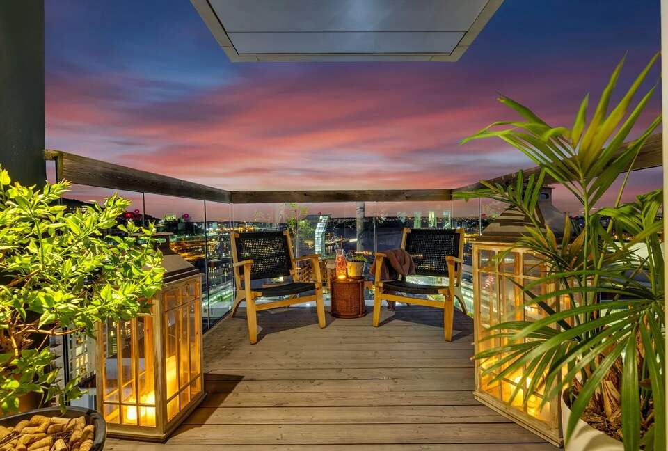 Sophisticated Waterfront Residence with Panoramic Fjord Views - Oslo, Norway