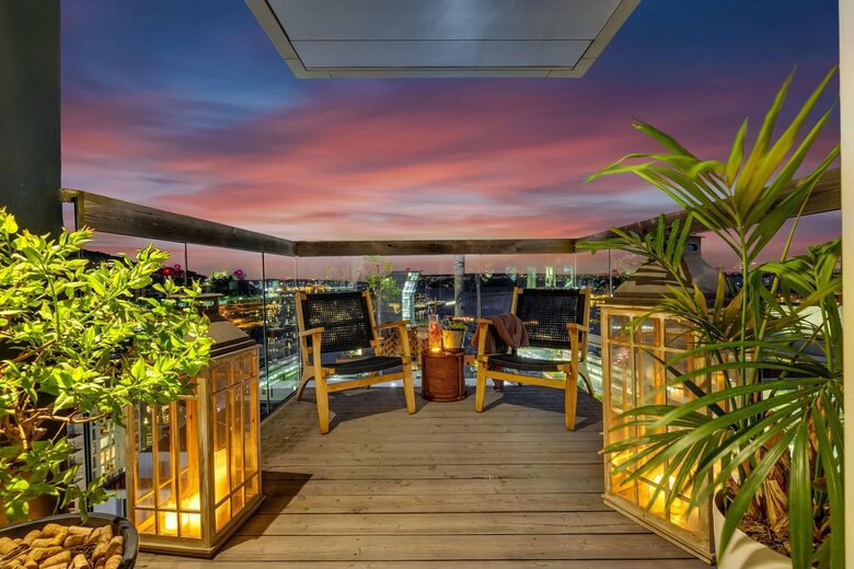 Sophisticated Waterfront Residence with Panoramic Fjord Views - Oslo, Norway