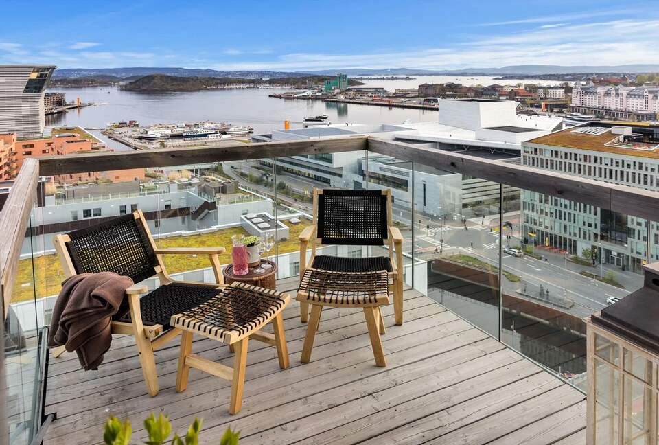 Sophisticated Waterfront Residence with Panoramic Fjord Views - Oslo, Norway