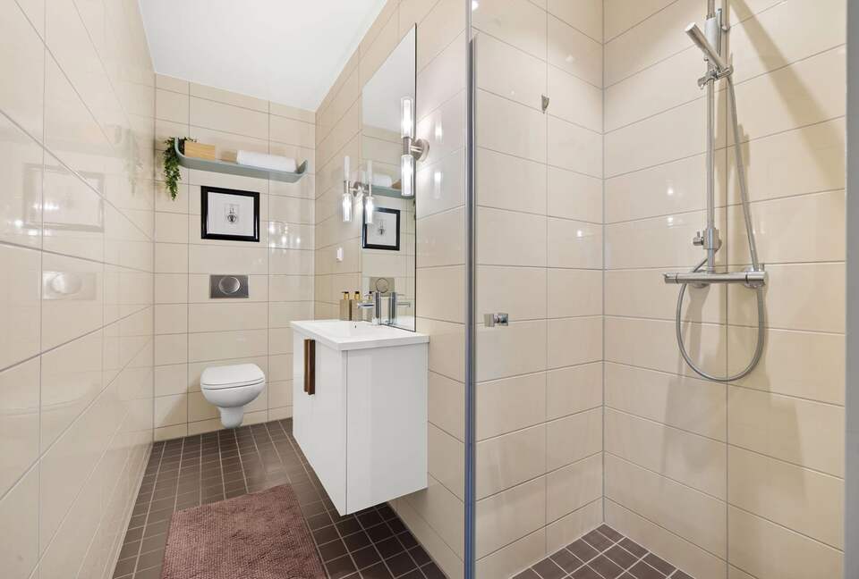 Sophisticated Waterfront Residence with Panoramic Fjord Views - Oslo, Norway