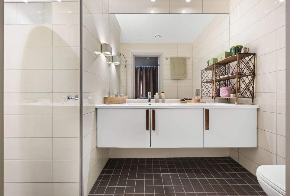 Sophisticated Waterfront Residence with Panoramic Fjord Views - Oslo, Norway