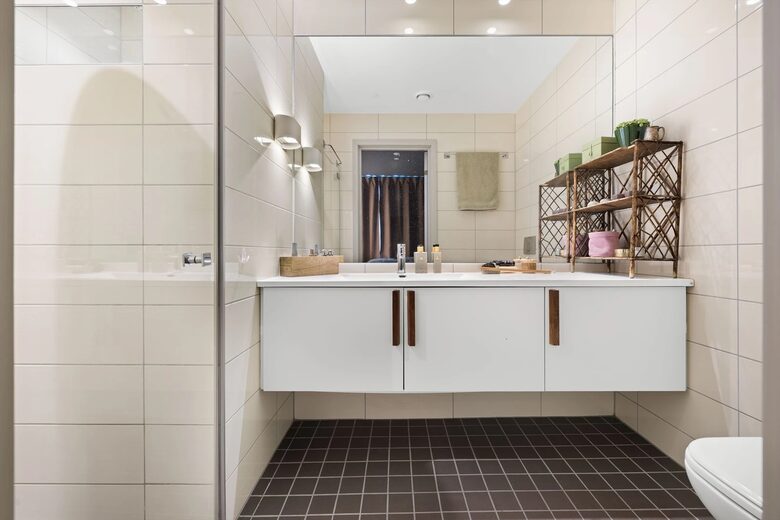 Sophisticated Waterfront Residence with Panoramic Fjord Views - Oslo, Norway