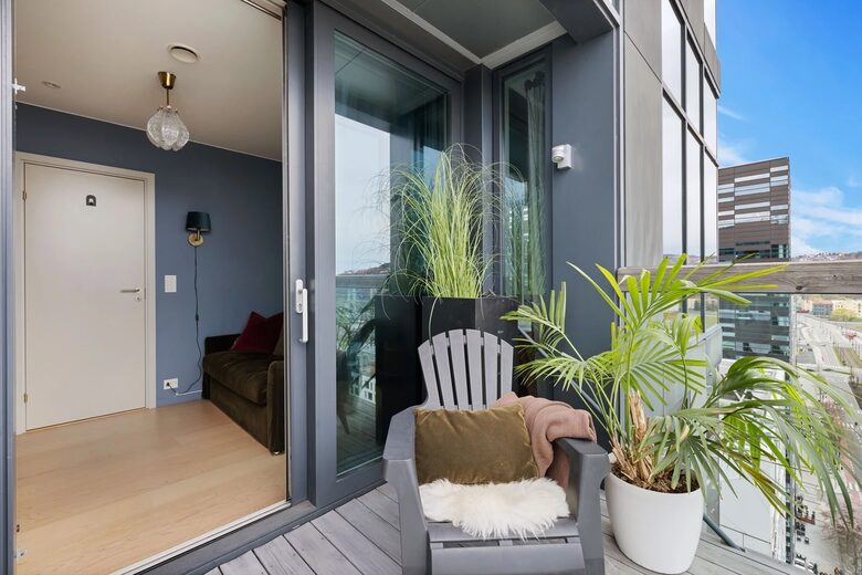 Sophisticated Waterfront Residence with Panoramic Fjord Views - Oslo, Norway