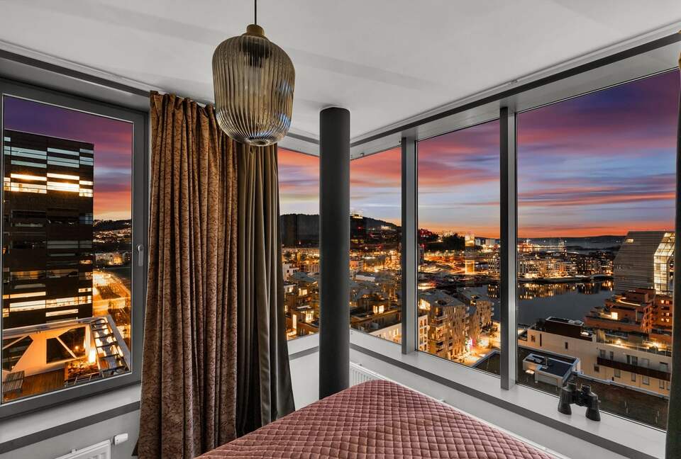 Sophisticated Waterfront Residence with Panoramic Fjord Views - Oslo, Norway