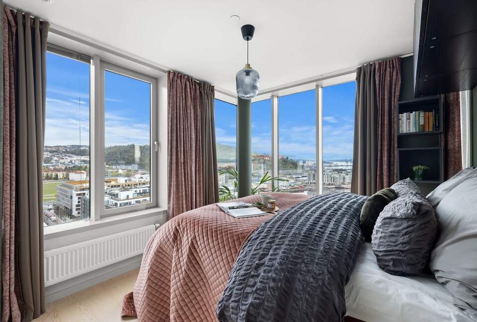 Sophisticated Waterfront Residence with Panoramic Fjord Views - Oslo, Norway