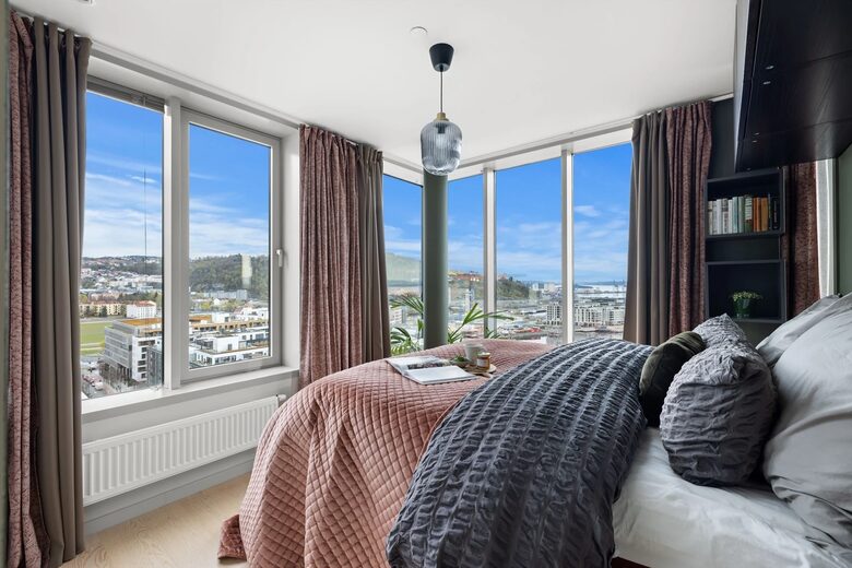 Sophisticated Waterfront Residence with Panoramic Fjord Views - Oslo, Norway