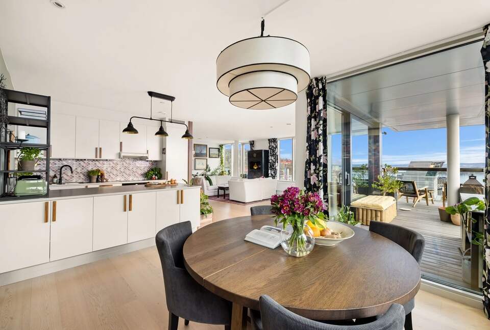 Sophisticated Waterfront Residence with Panoramic Fjord Views - Oslo, Norway