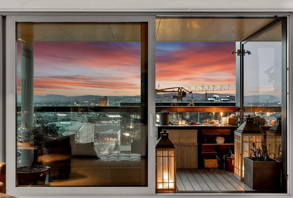 Sophisticated Waterfront Residence with Panoramic Fjord Views - Oslo, Norway