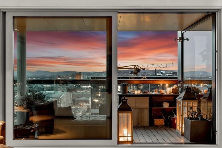 Sophisticated Waterfront Residence with Panoramic Fjord Views - Oslo, Norway