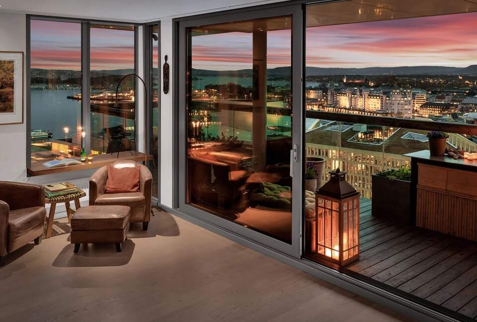 Sophisticated Waterfront Residence with Panoramic Fjord Views - Oslo, Norway