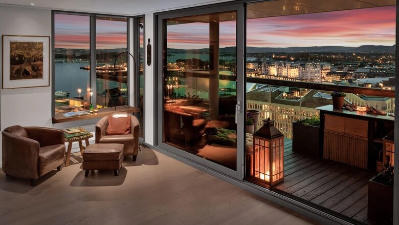 Sophisticated Waterfront Residence with Panoramic Fjord Views - Oslo, Norway