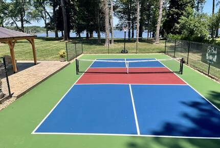 Charming Waterfront Cottage with Pickleball Court - Gloucester, Virginia