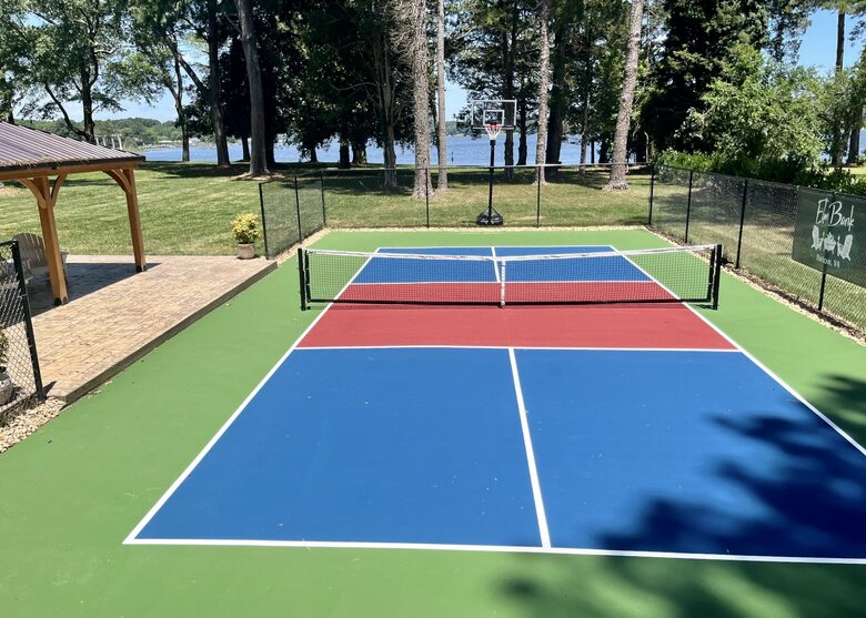 Charming Waterfront Cottage with Pickleball Court - Gloucester, Virginia