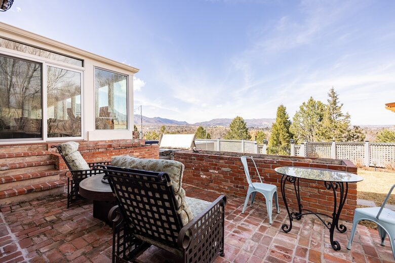 Elevated Mountain Escape Near The Broadmoor - Colorado Springs, Colorado